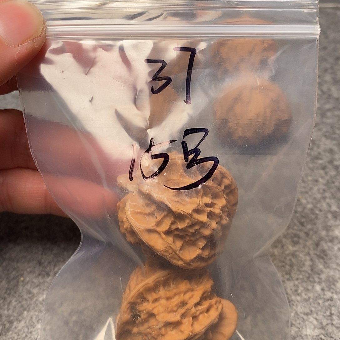 文玩核桃把件三棱
