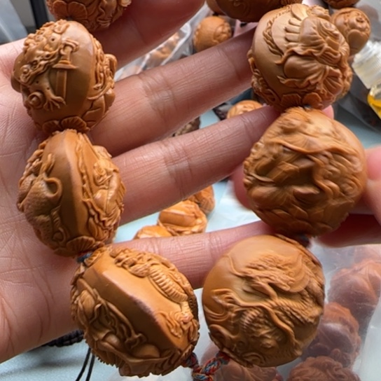 橄榄核手串L****e雕刻工艺