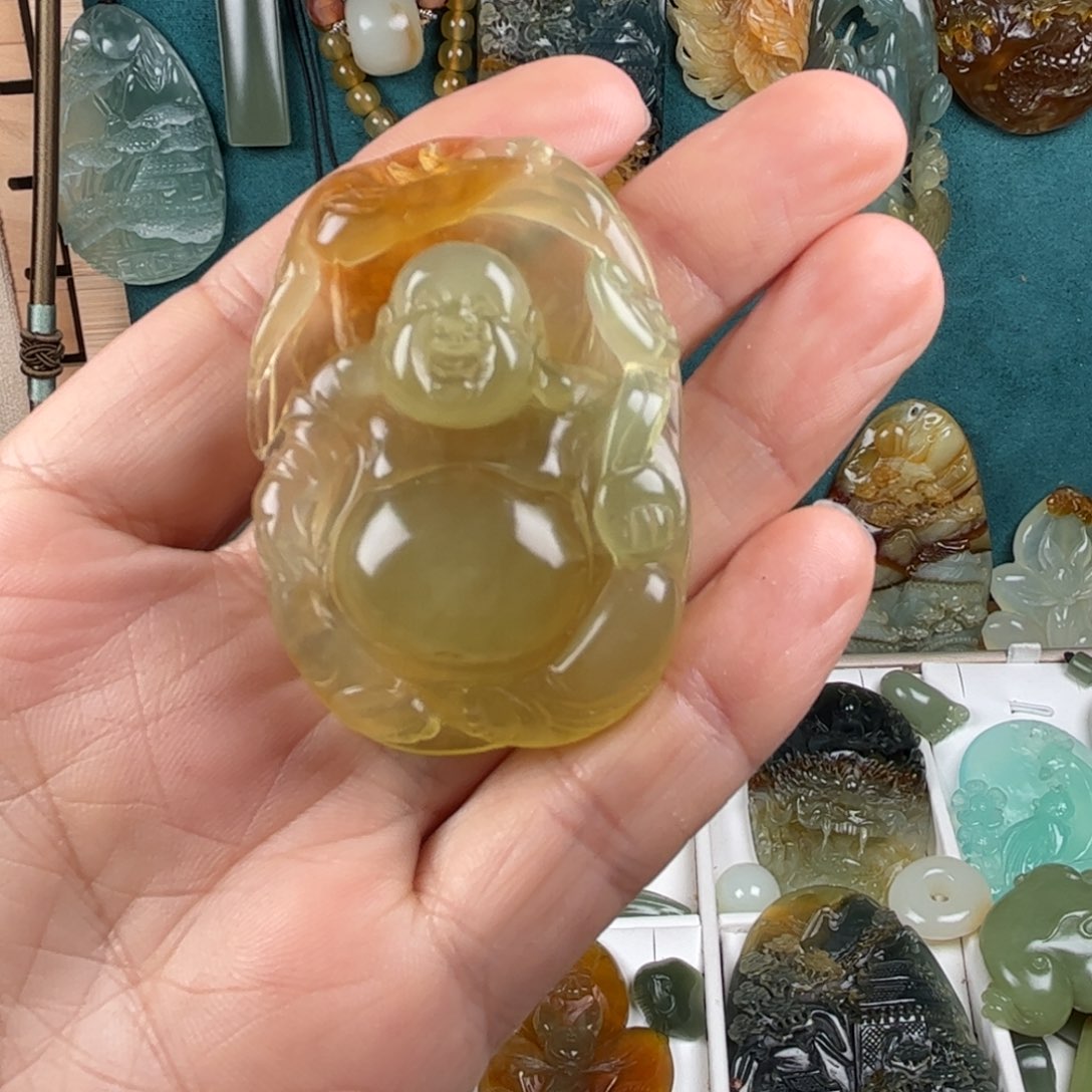 至***宝蛇纹石玉未镶嵌颈饰