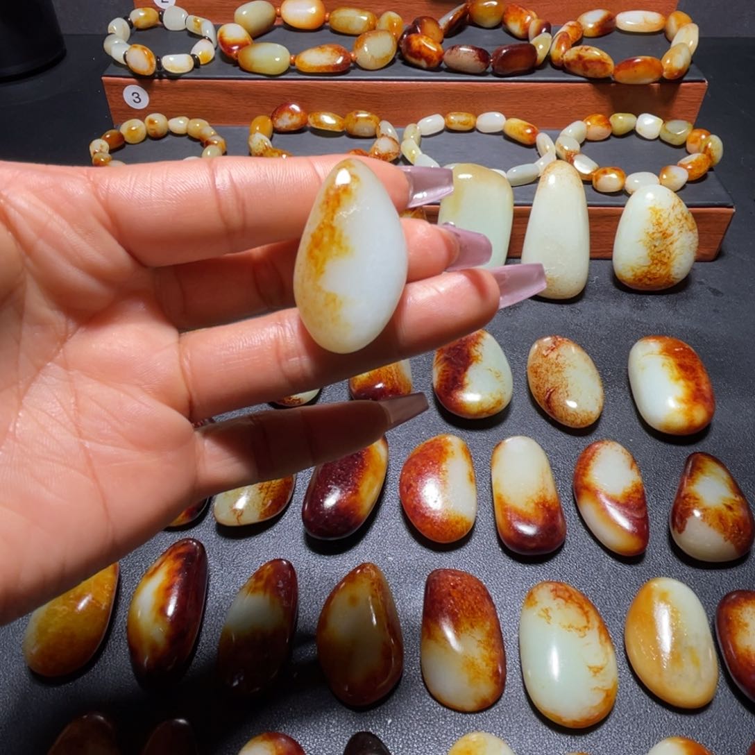 颈饰未镶嵌和田玉栖*