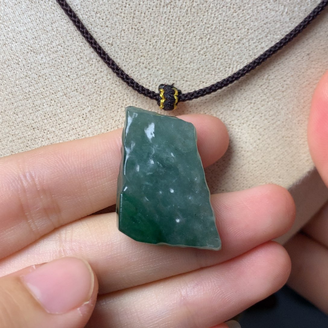 翡翠颈饰未镶嵌吊坠