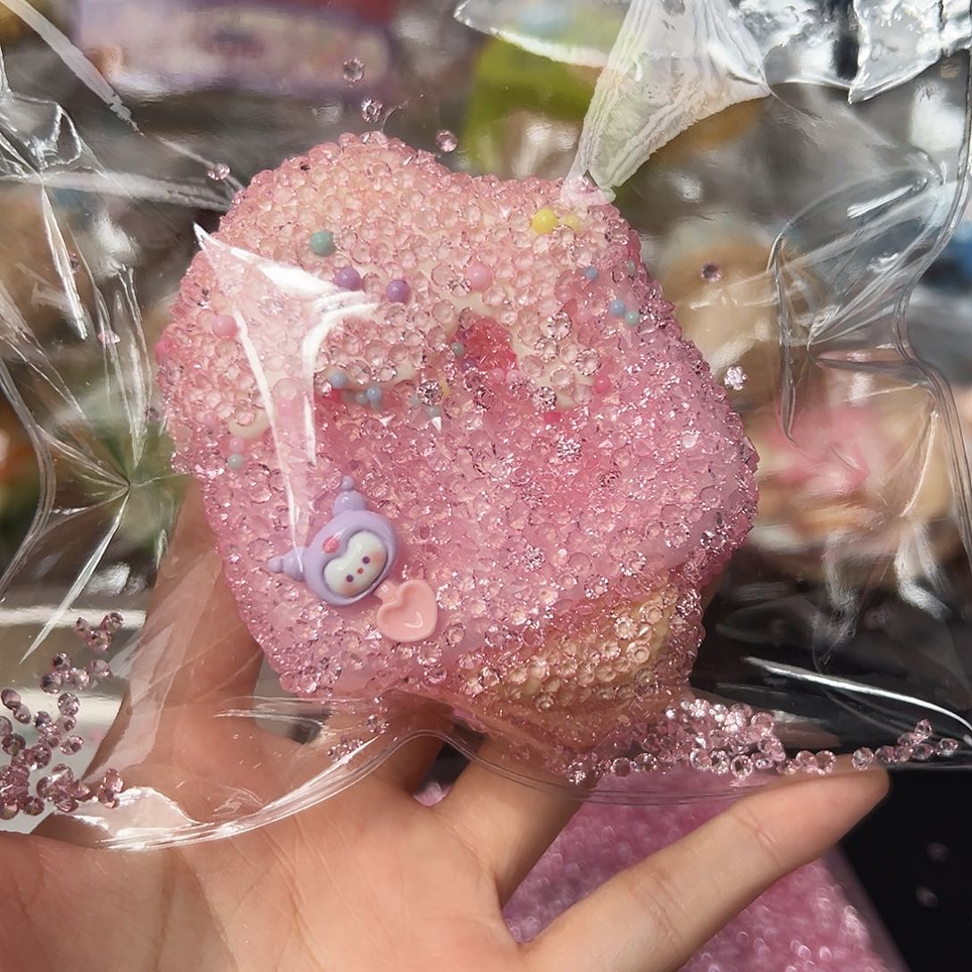 硅胶瑕疵粉色夜光咬一口雪糕185g