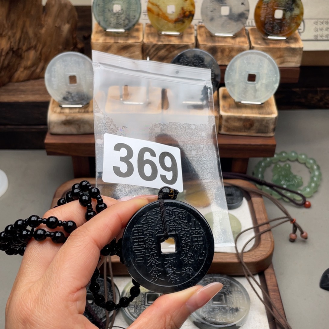 宋***發蛇纹石玉未镶嵌颈饰