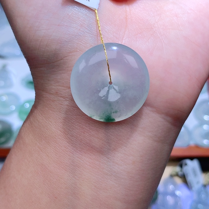 翡翠颈饰未镶嵌平安扣