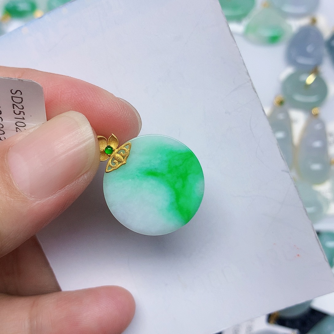 翡翠18K金镶嵌颈饰37789