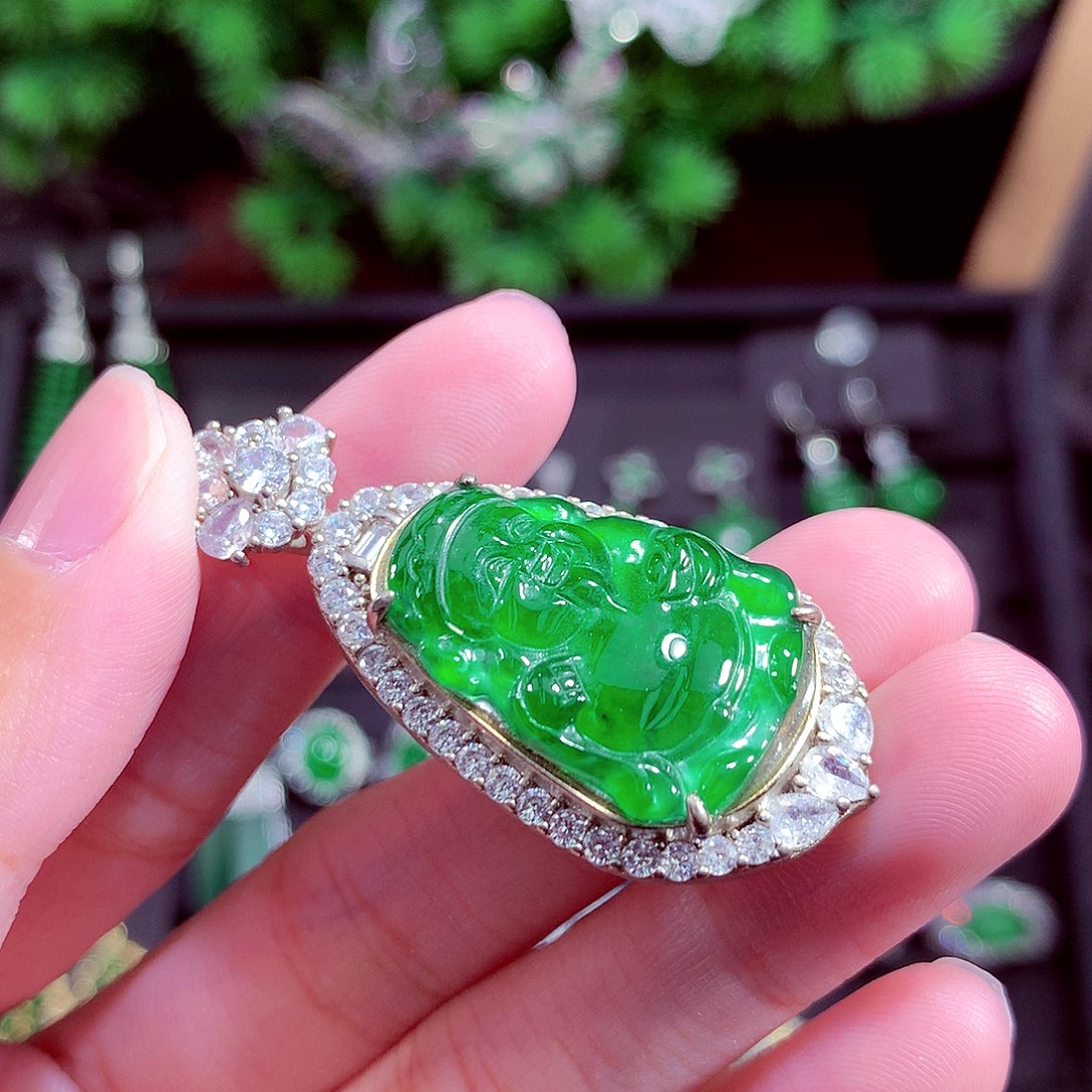 颈饰未镶嵌翡翠天然