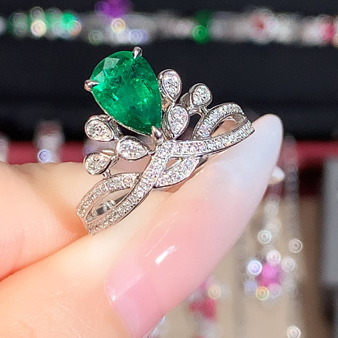 祖母绿戒指18K金镶嵌1.06ct/天然宝石/七天无理由