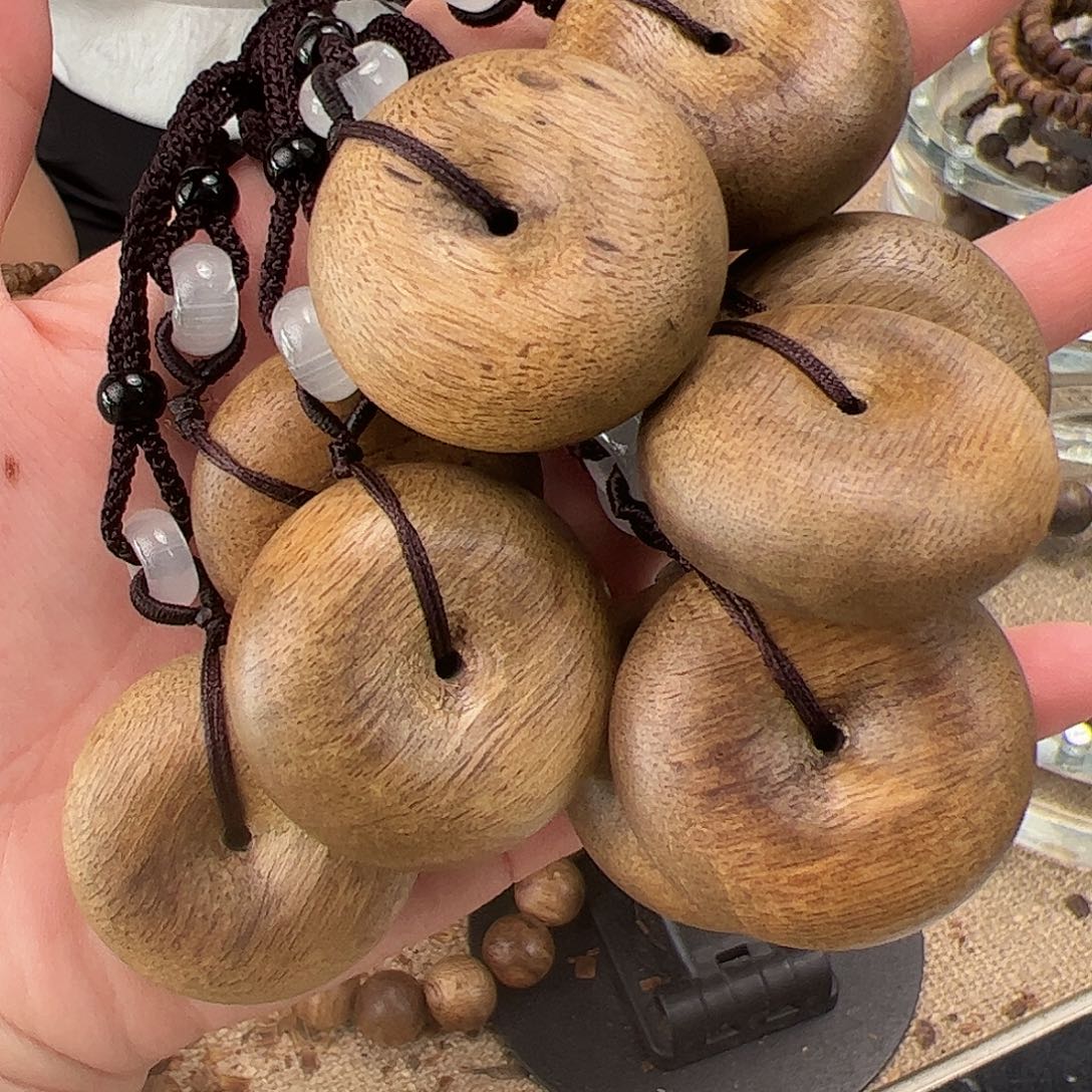 沉香碎屑沉香奇楠沉香平安扣原材料多样性发一