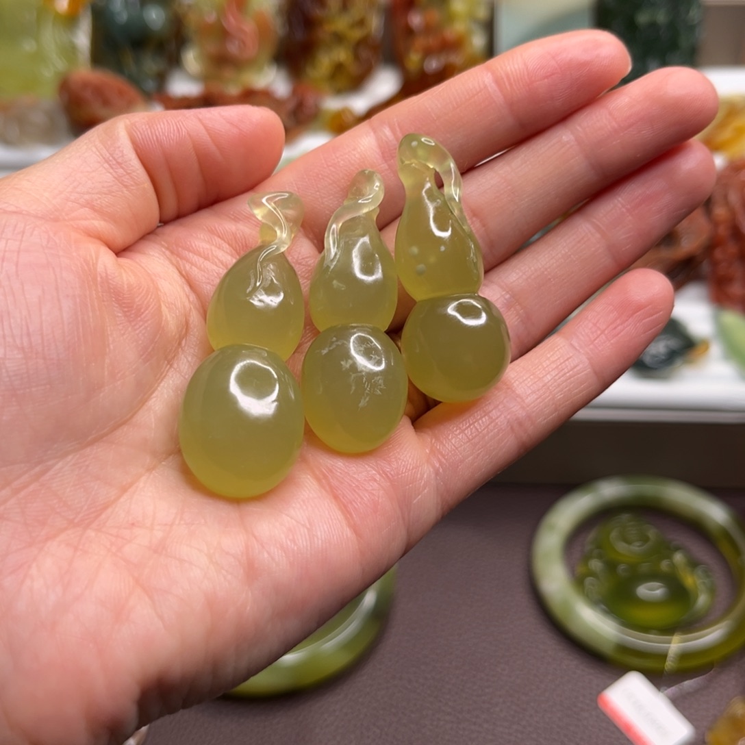 蛇纹石玉未镶嵌珠宝奇石三个