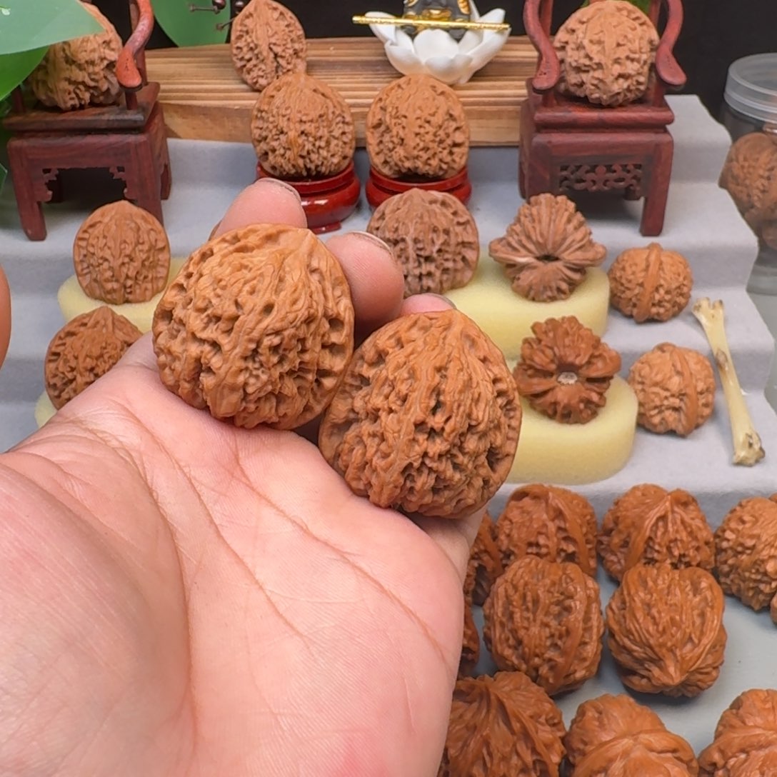 讨***天文玩核桃把件-南疆石