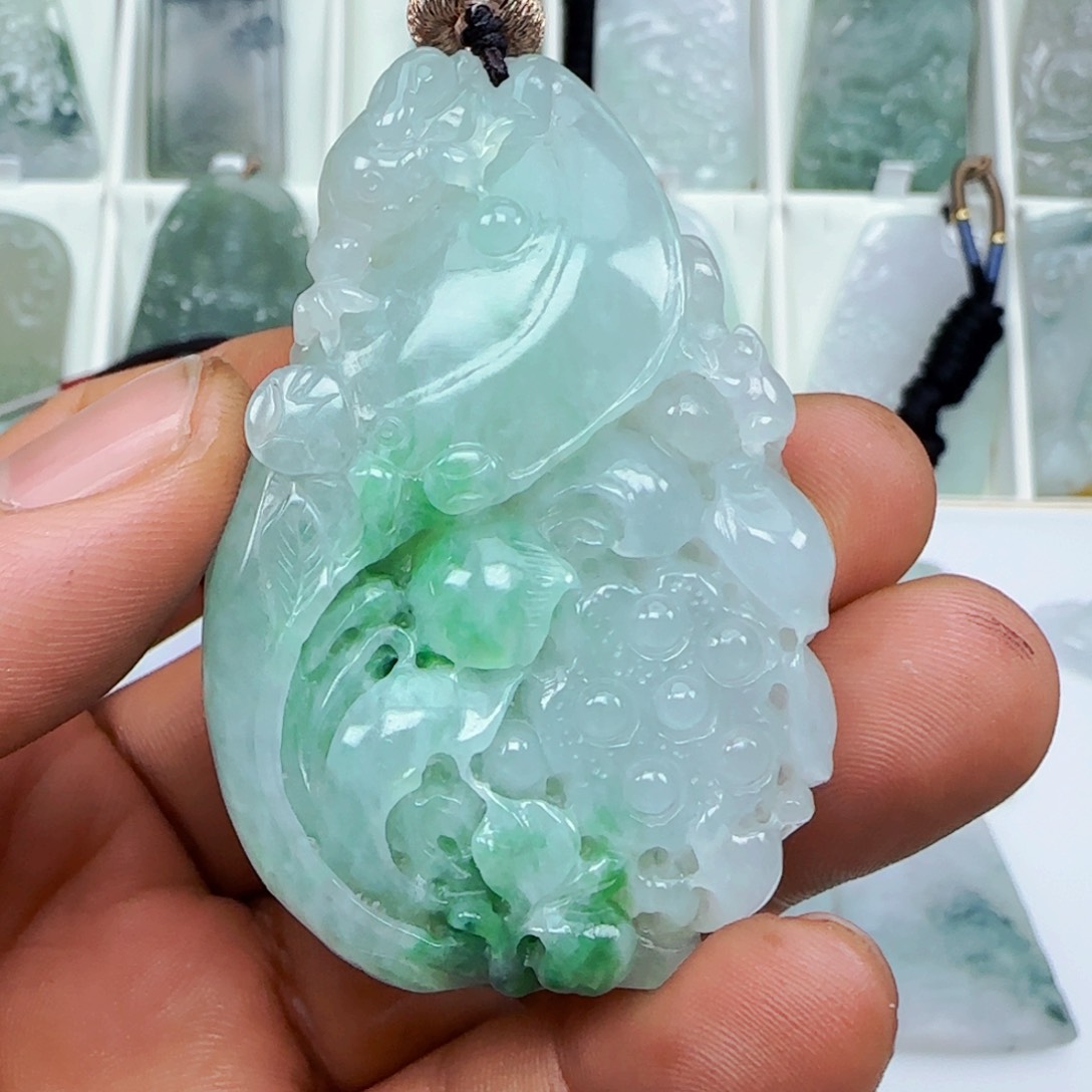 翡翠颈饰未镶嵌，