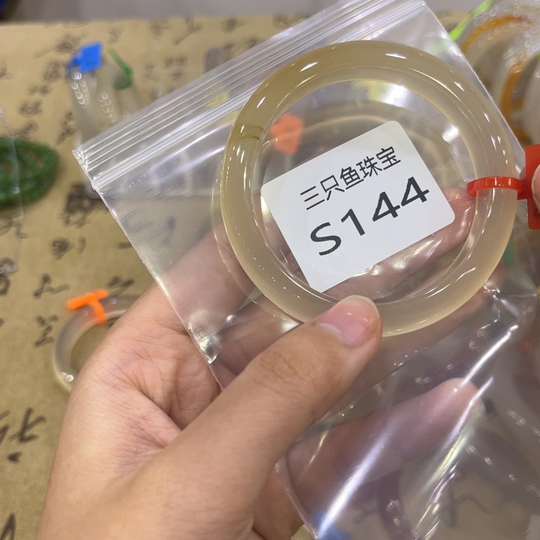 玛瑙/玉髓手镯未镶嵌今****·