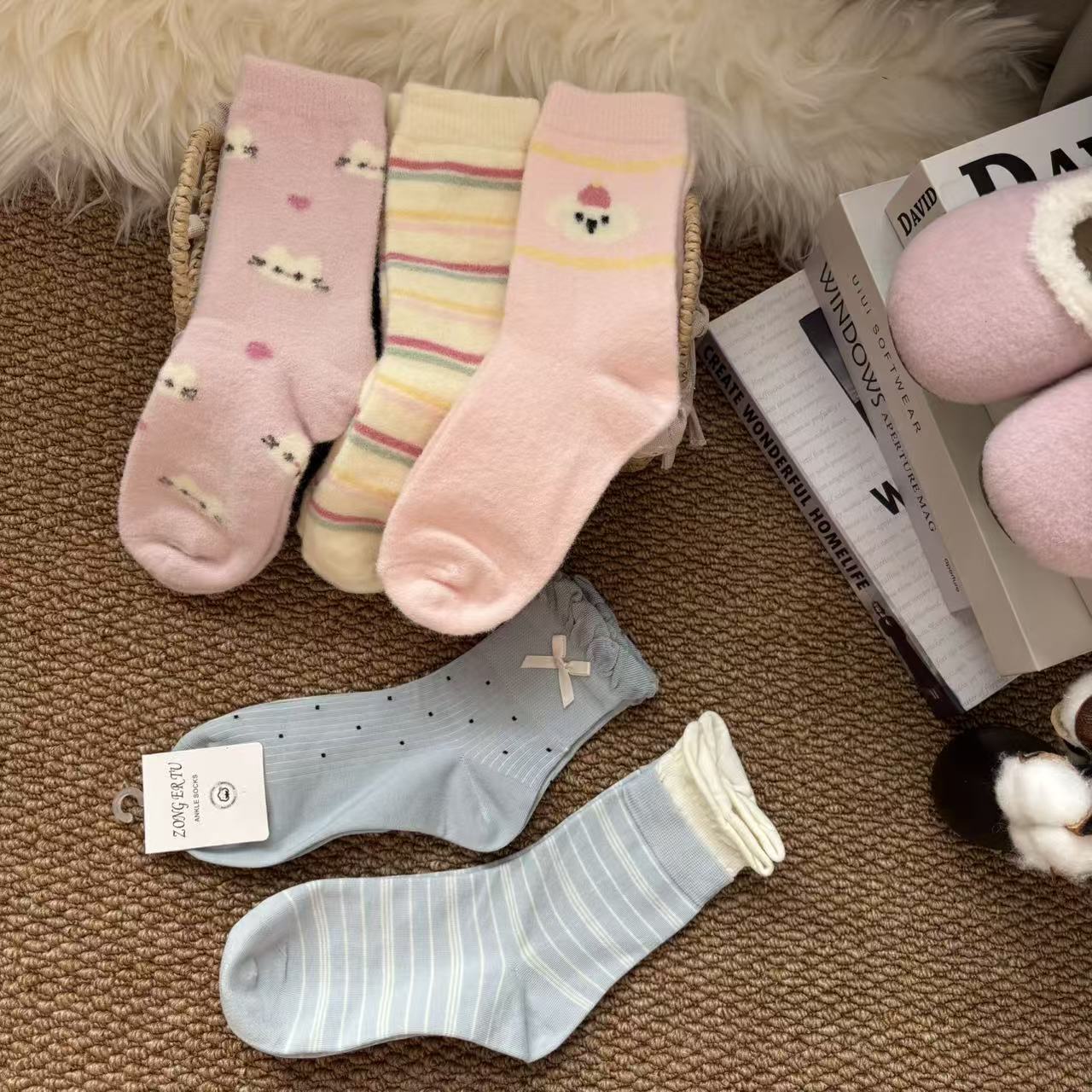 保暖袜子秋冬加绒加厚中筒冬季女春季中筒袜印花千金风可爱棉袜