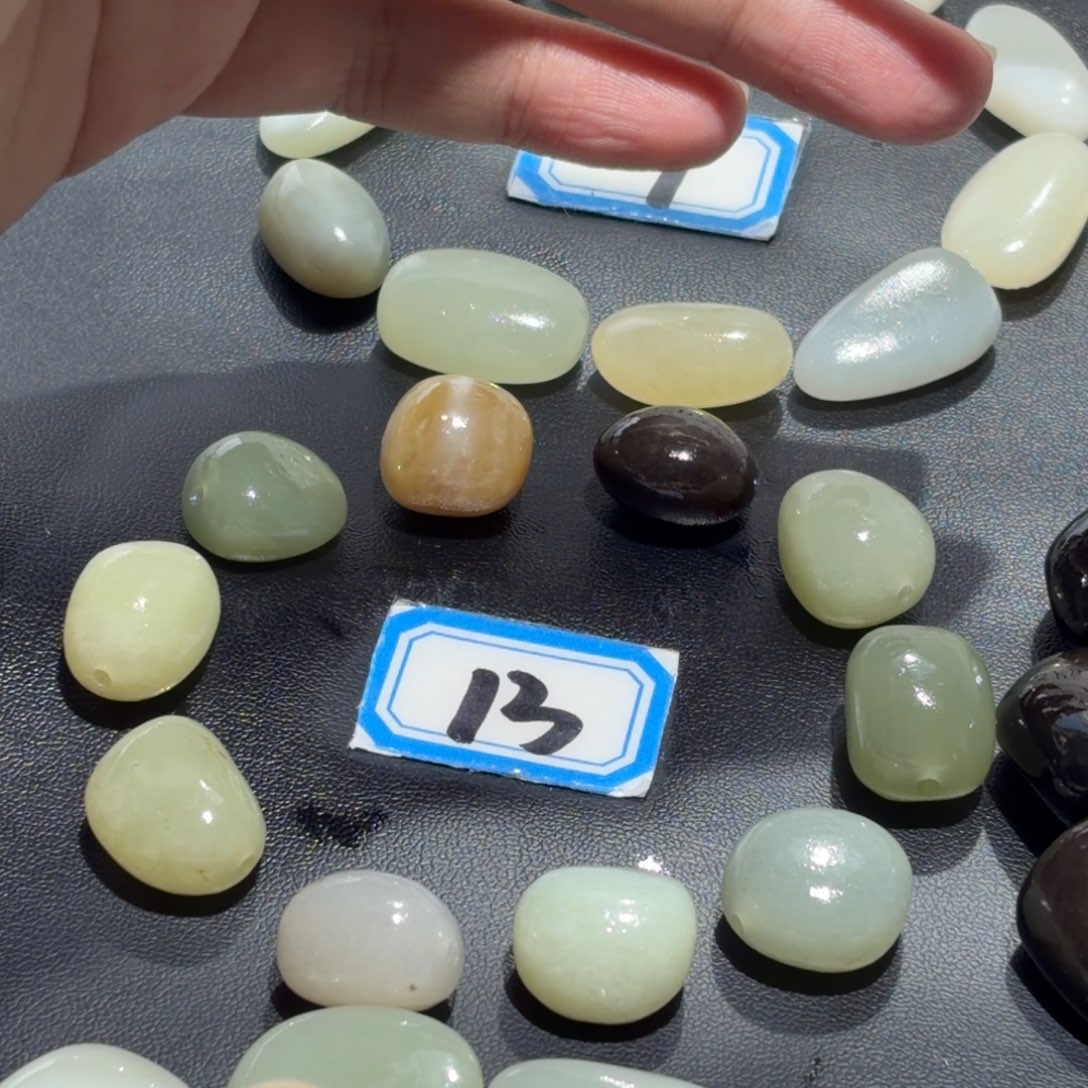 嘉***司和田玉未镶嵌手链