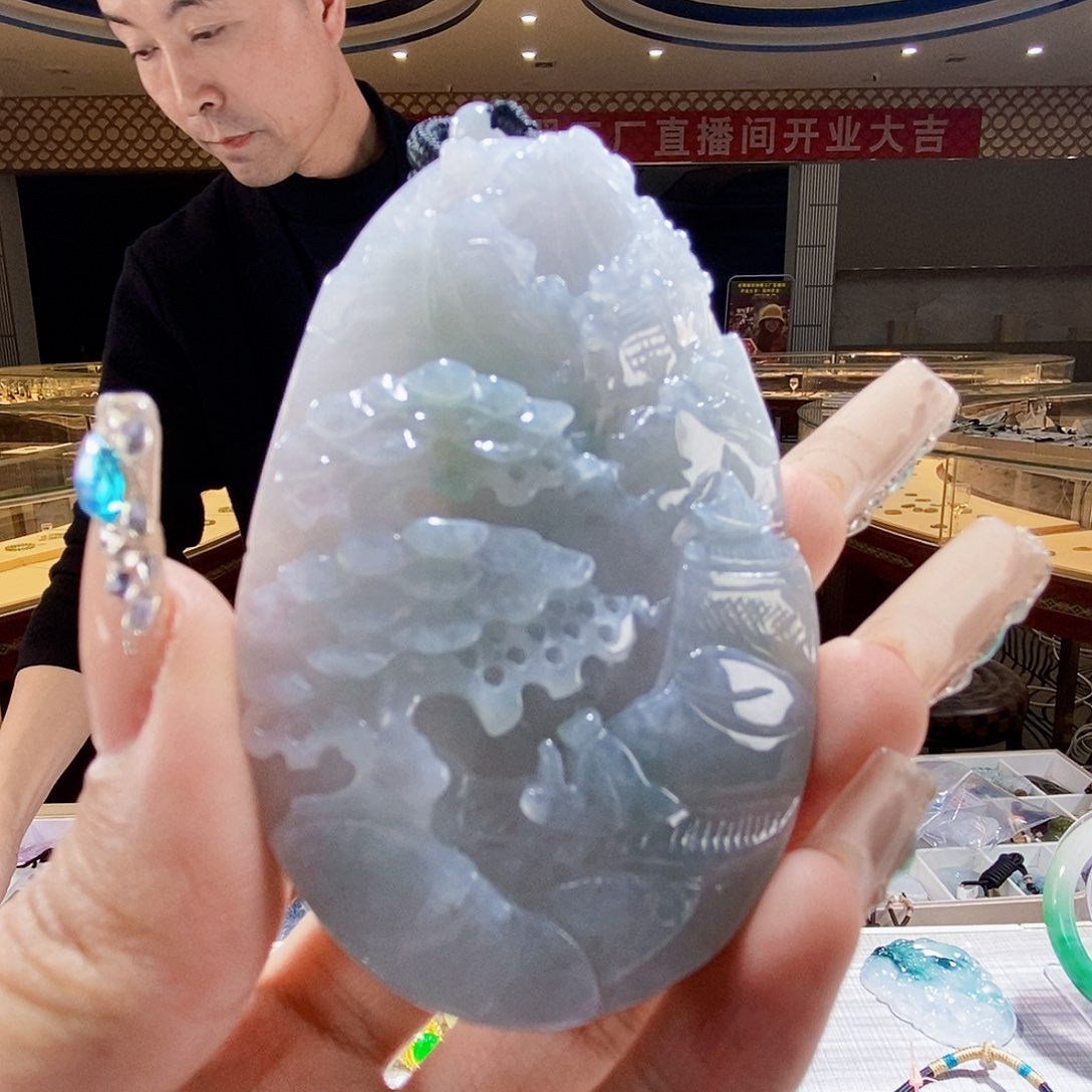 翡翠颈饰未镶嵌翡翠