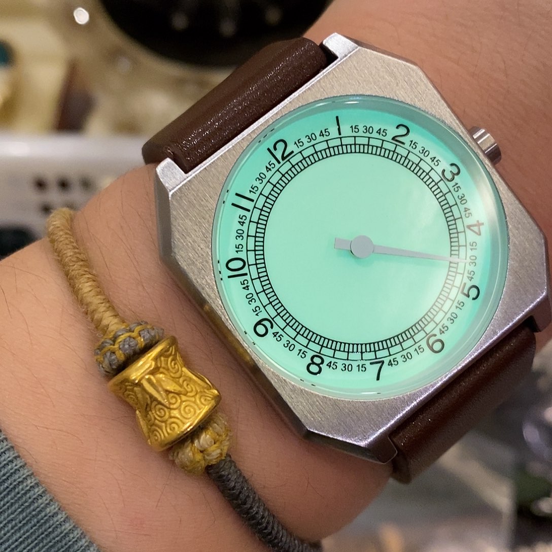 胶带Sku一根针内圆外方腕表