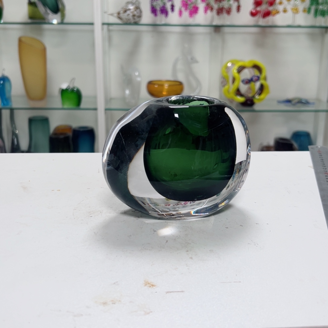T****?浅绿色高 14 轻奢琉璃花器微瑕福利