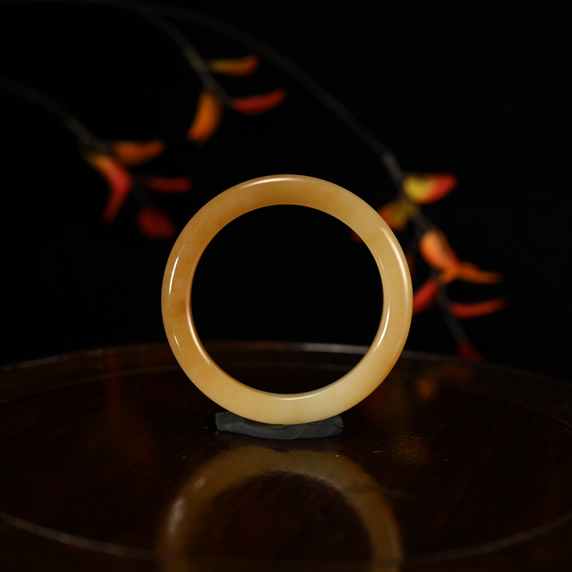 LOT8818 25YU109466和田玉且末糖手镯/匡时