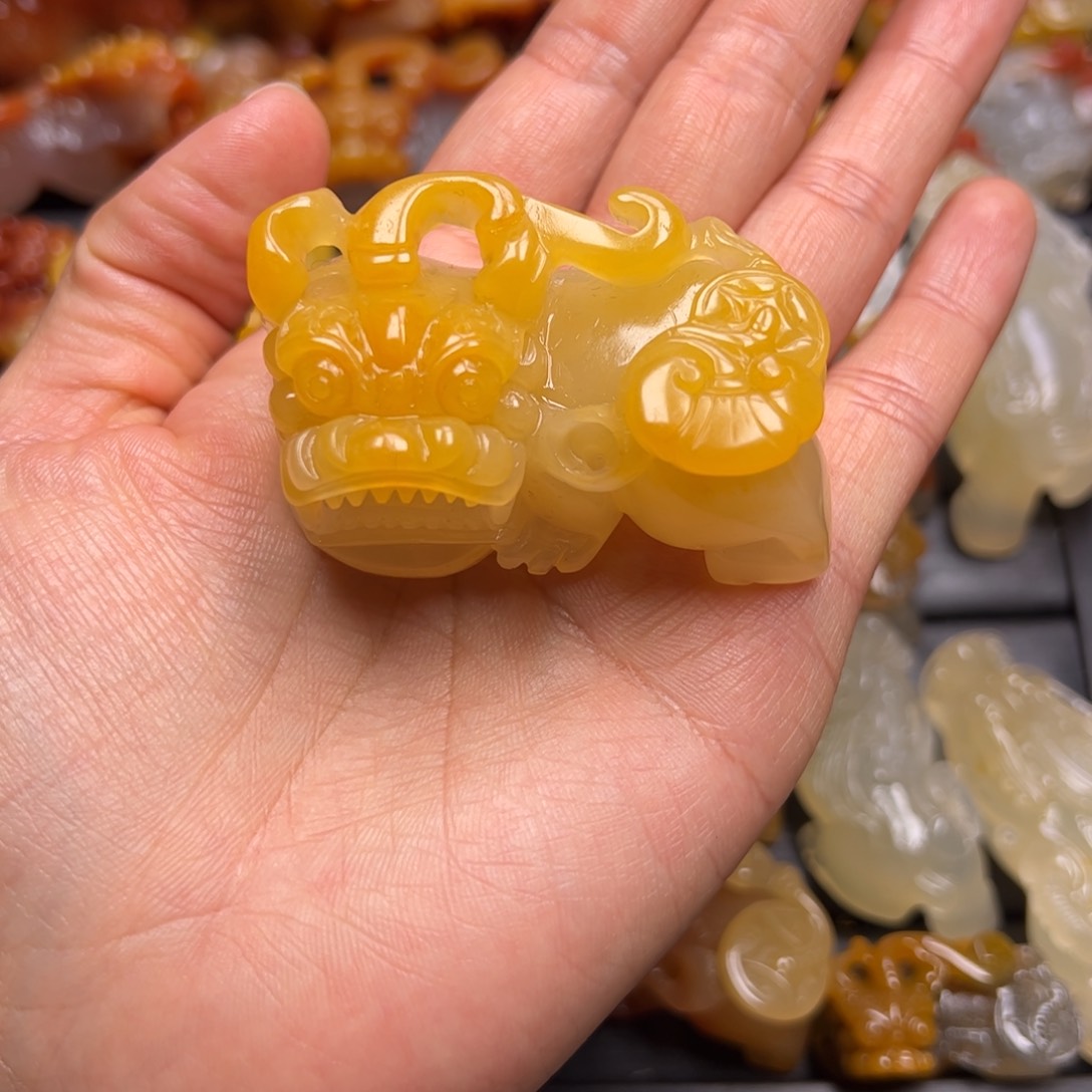 石英质玉（黄龙玉）颈饰未镶嵌