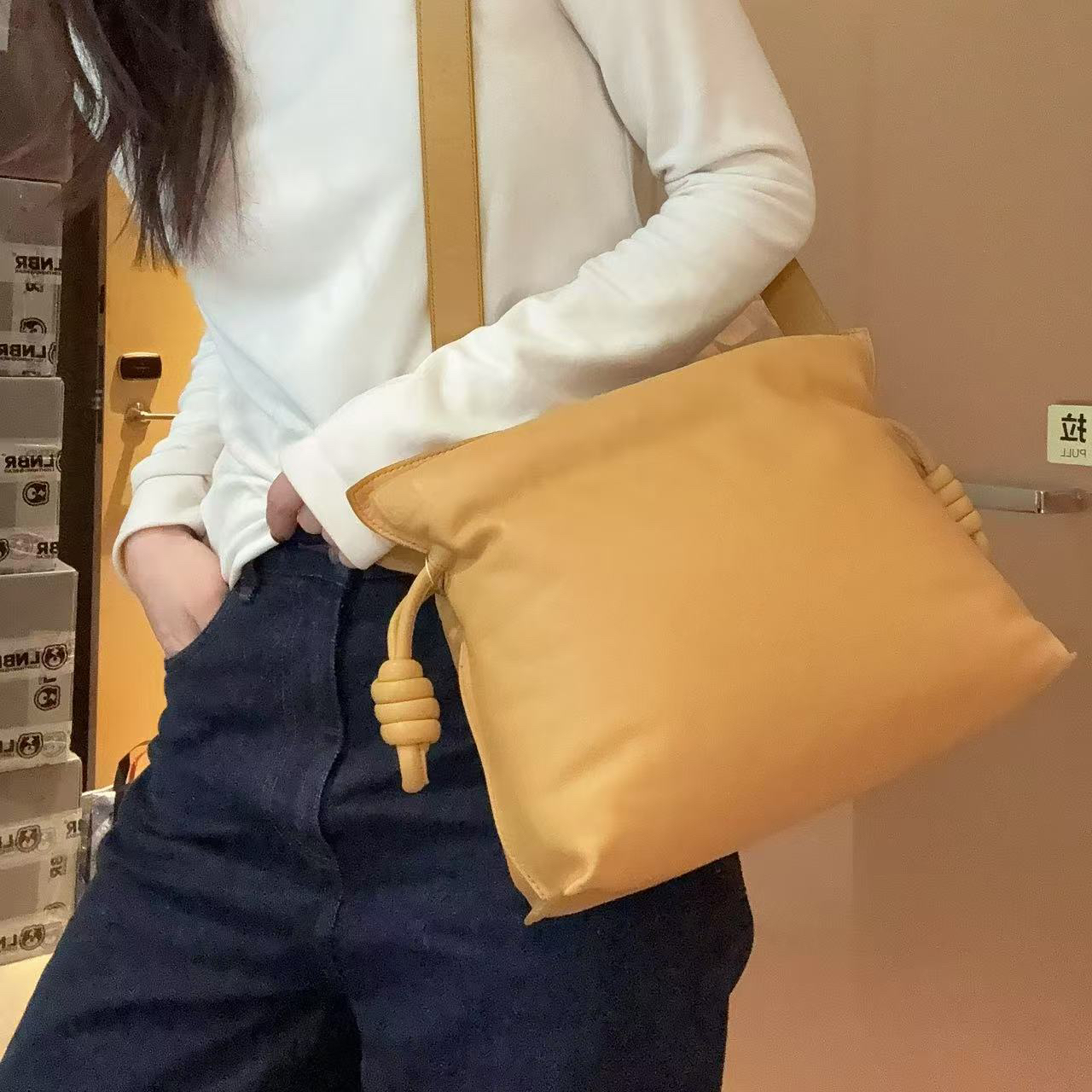 95新 LOEWE/罗意威 【蕾】 33 0271 奶茶色结子单肩包