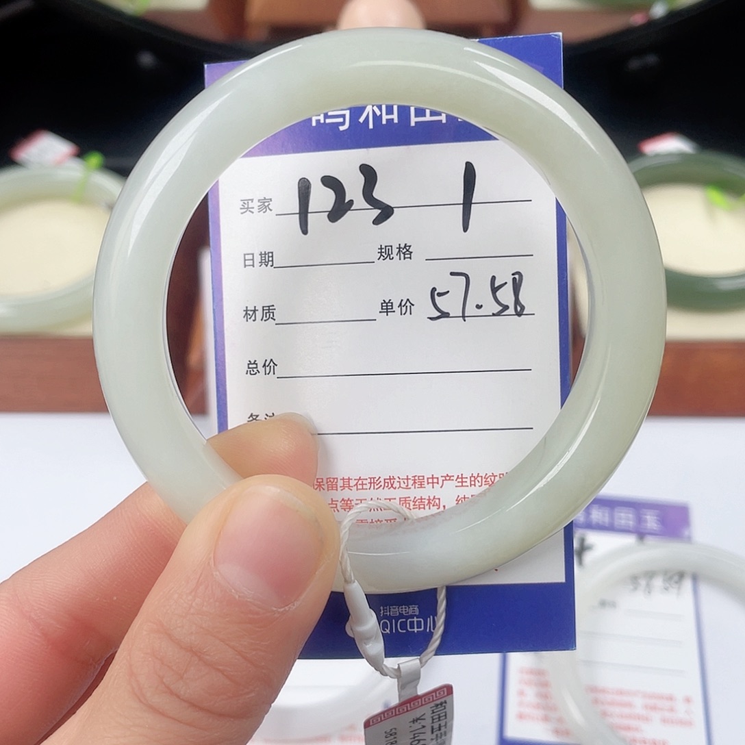 和田玉手镯未镶嵌