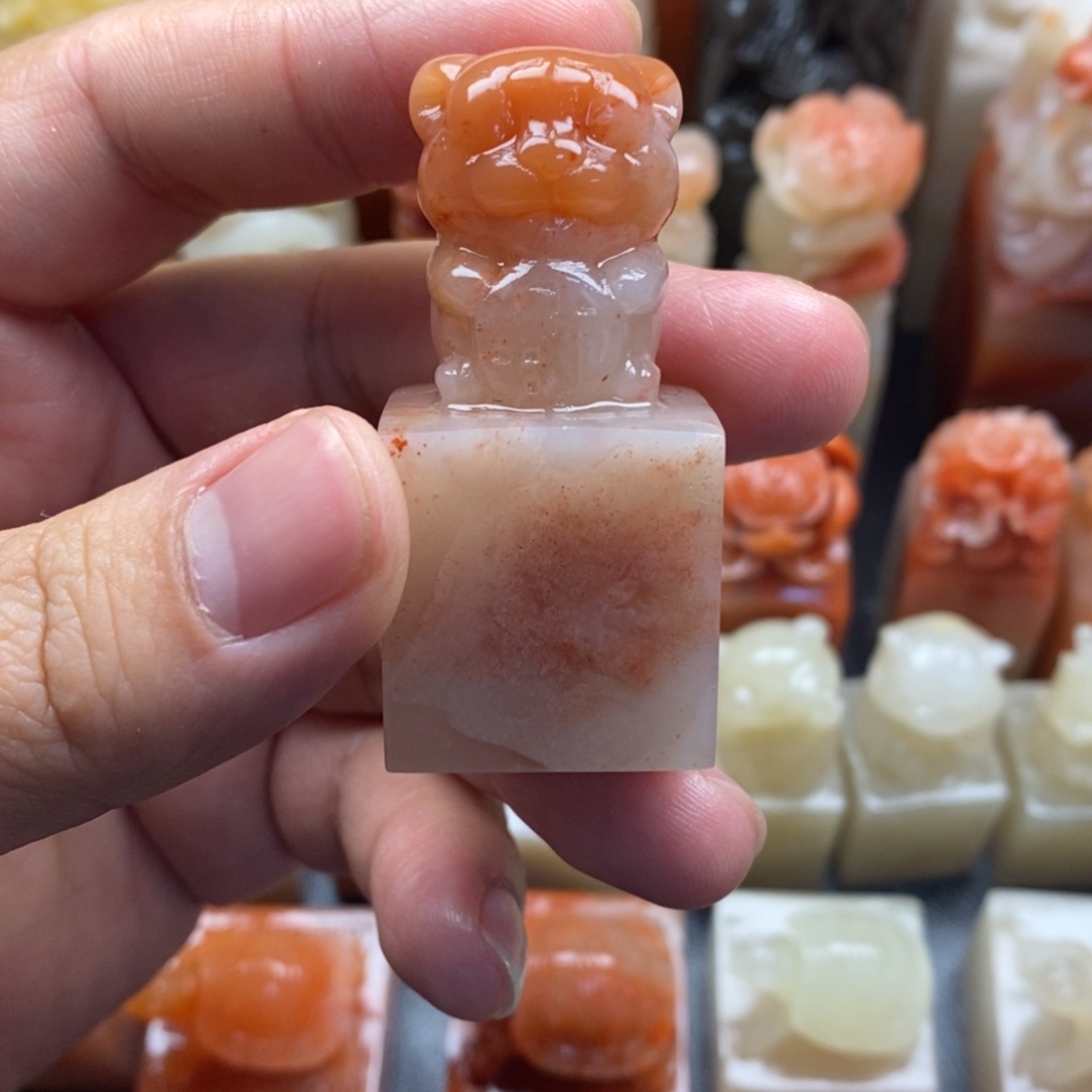 寿山石印石老挝巧雕 虎