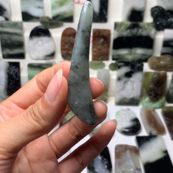 独山玉未镶嵌颈饰