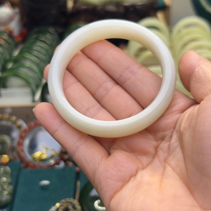 和田玉手镯未镶嵌56.8圈围10273