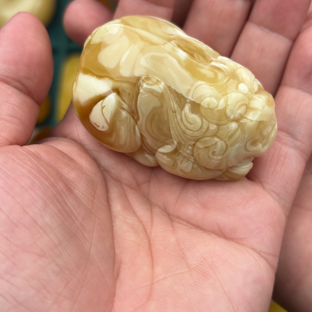 琥珀裸石未镶嵌小*风纯天然蜜蜡