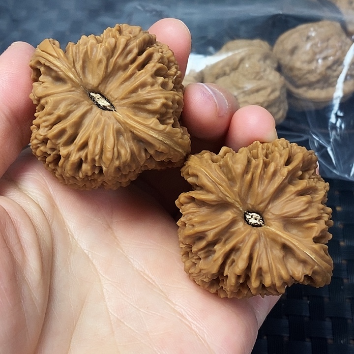 文玩核桃吊坠南疆石