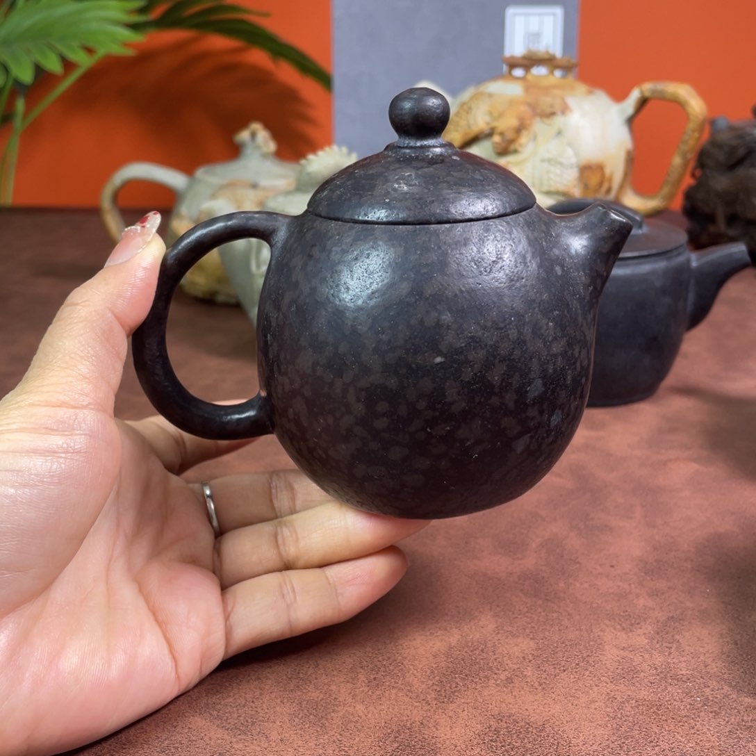 冰碛岩龙蛋壶茶具