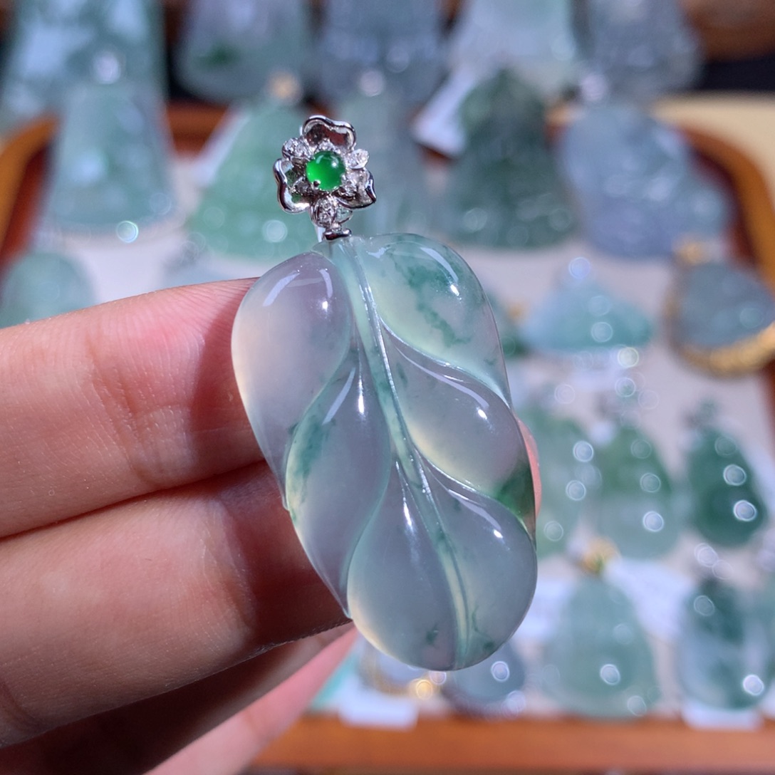 翡翠颈饰18K金镶嵌叶子