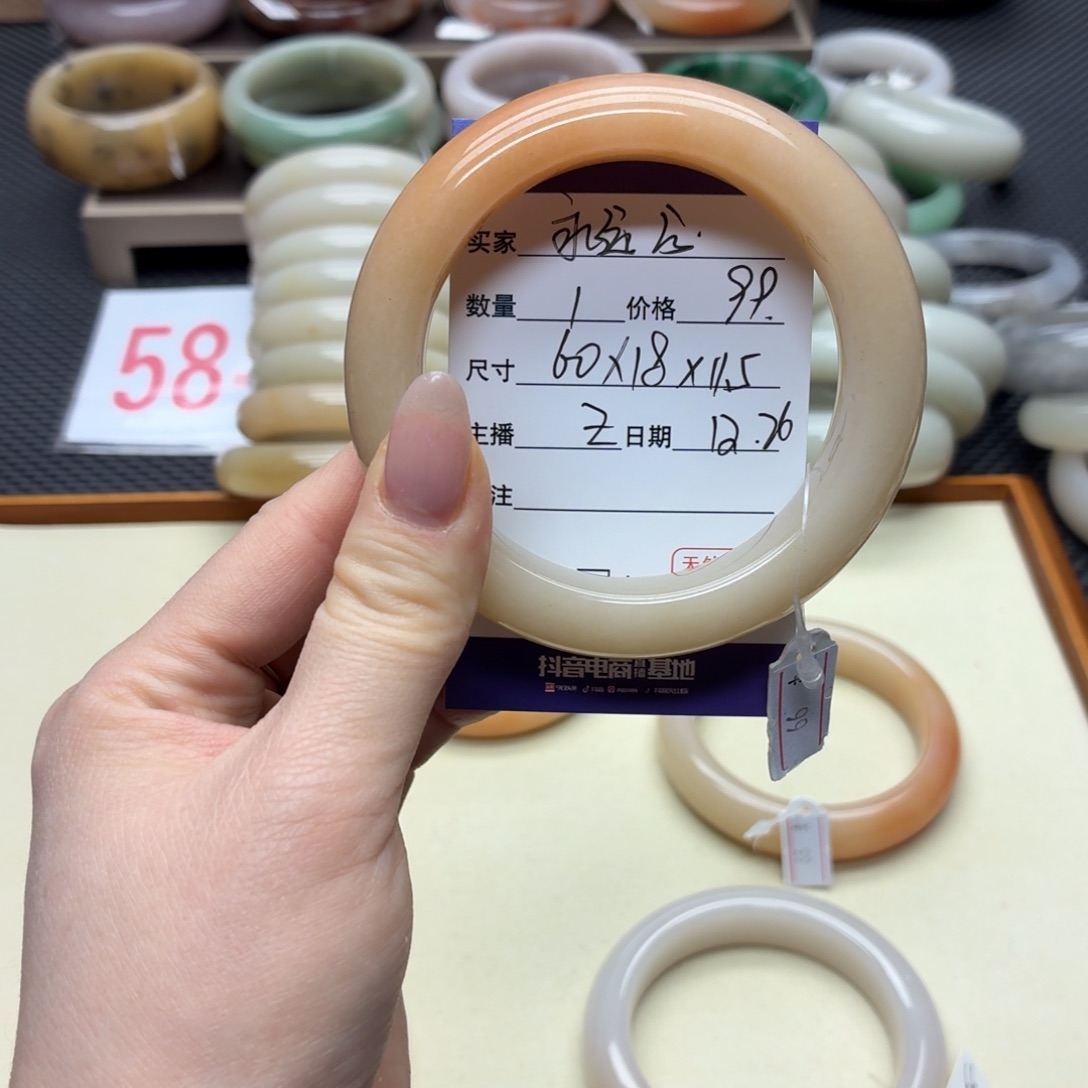 永***诺石英质玉未镶嵌手镯