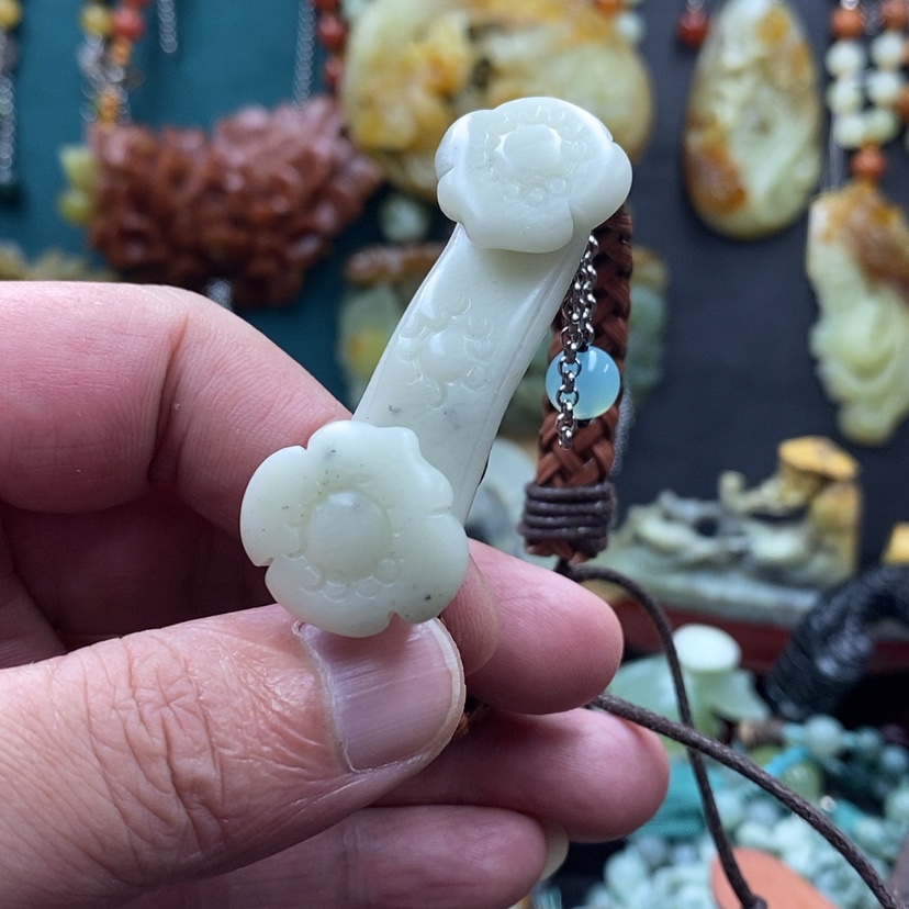 【闪购商品】蛇纹石玉手牌未镶嵌巴****?