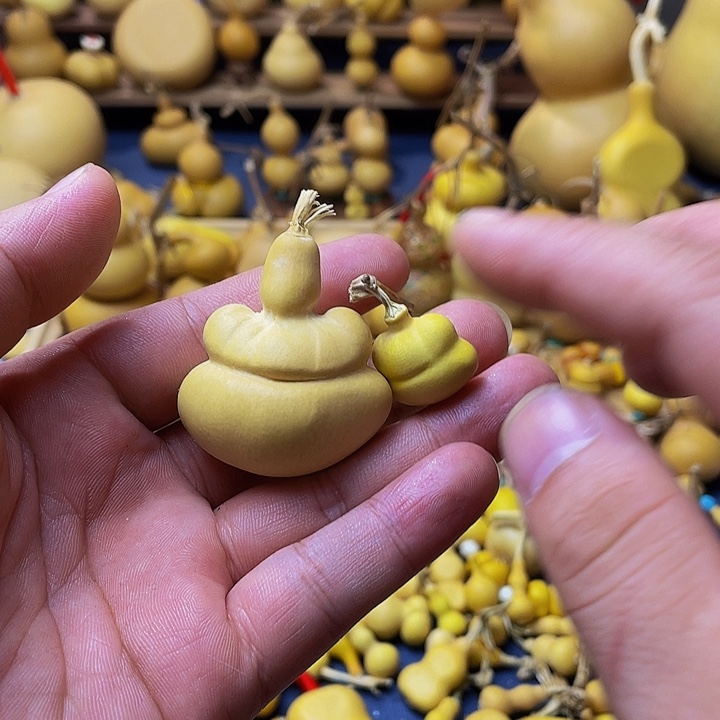 胡**叔Ggghhjjjhjjhjjhgghgggg