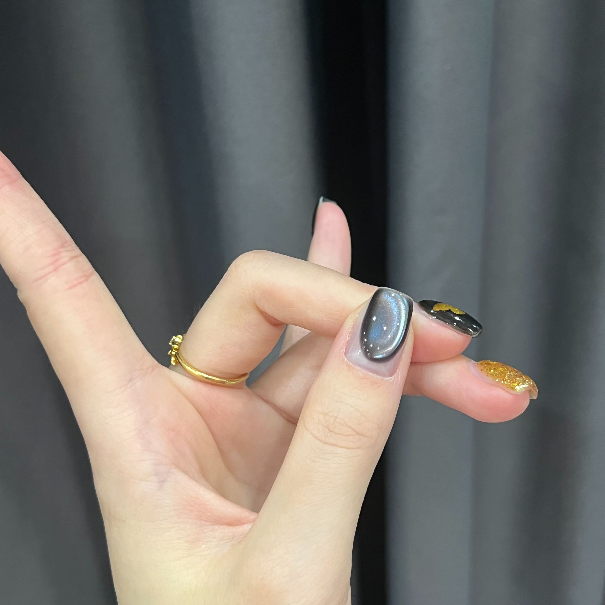 【娜姐专属】秋冬新品黑底蓝光黑骑士玻璃珠猫眼甲油胶