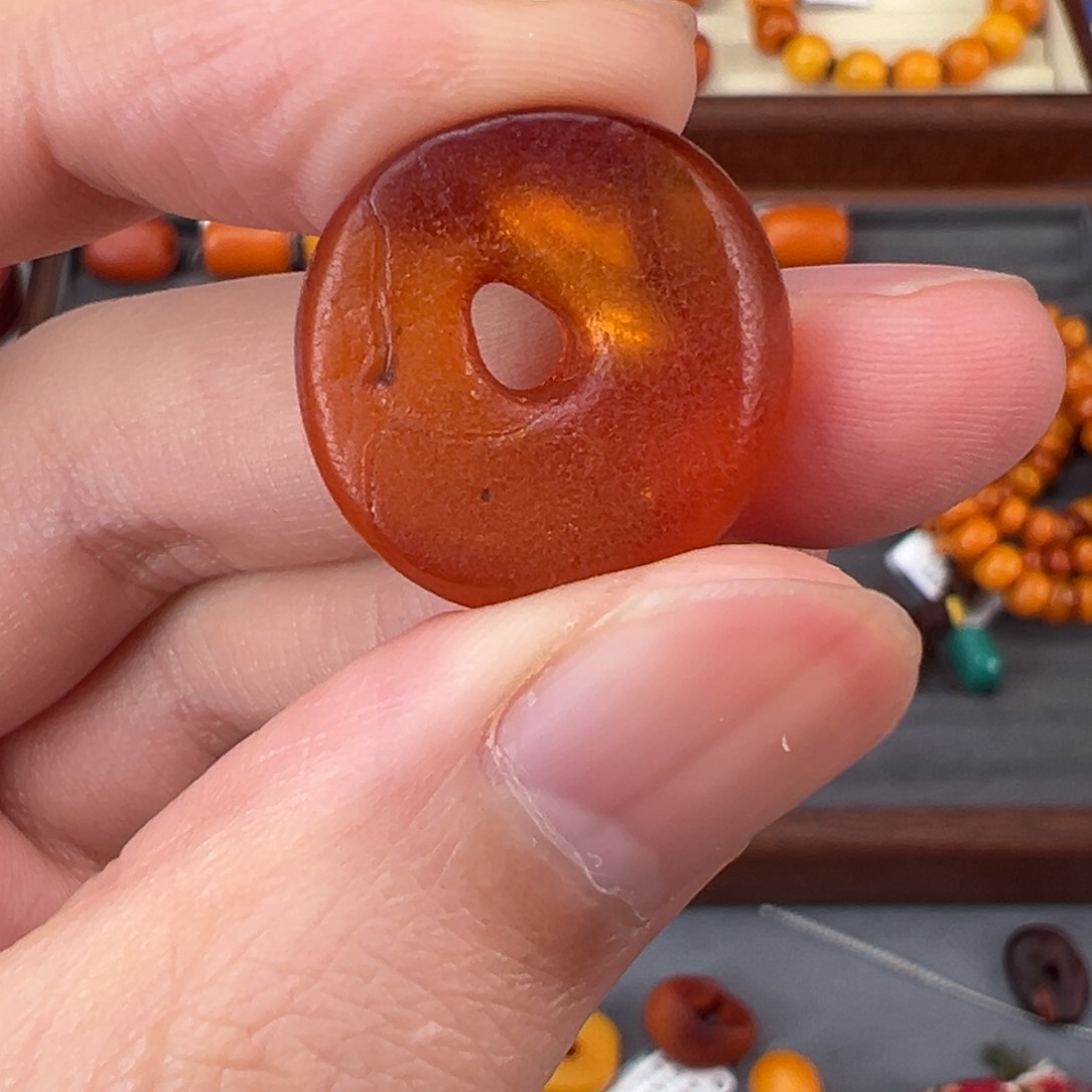 琥珀裸石未镶嵌定制