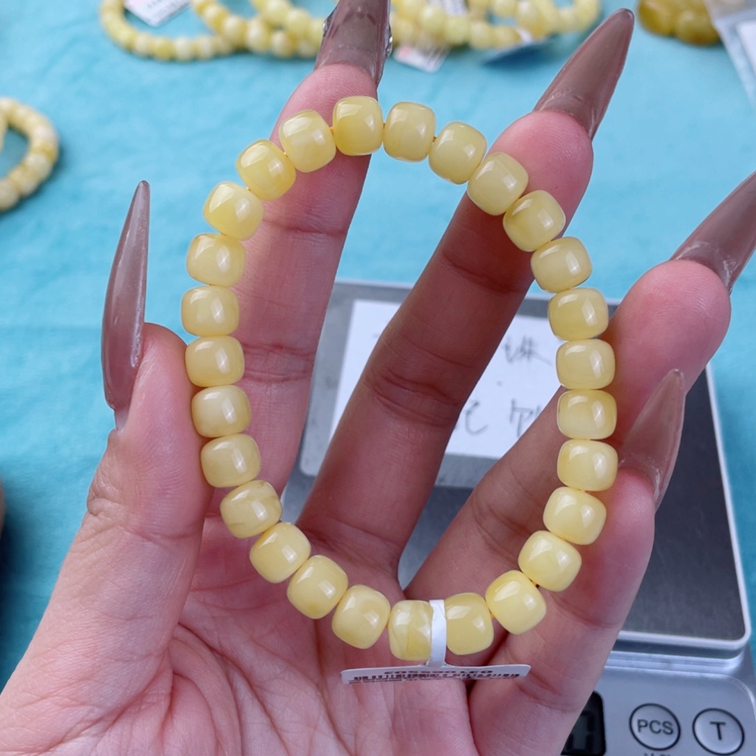 蜜蜡裸石未镶嵌蜜蜡