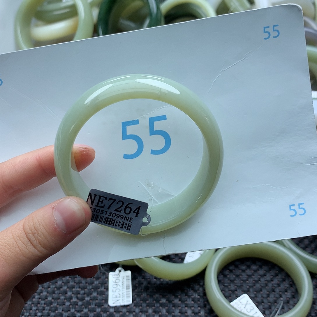 壹***柒和田玉未镶嵌手镯