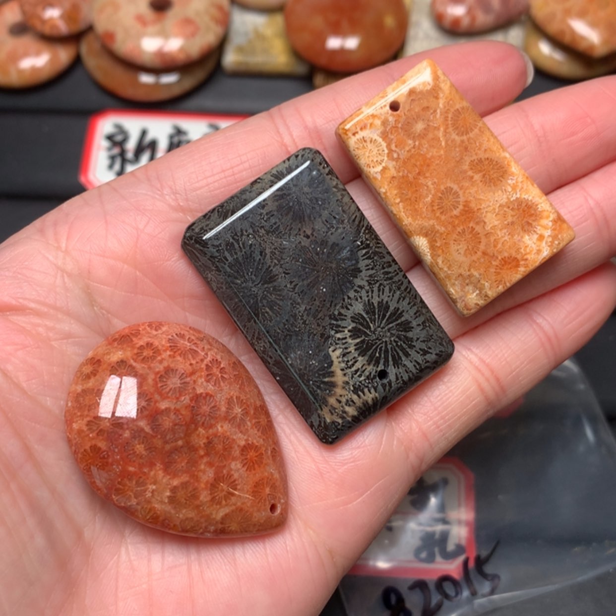 【闪购商品】硅化玉颈饰未镶嵌莉**的