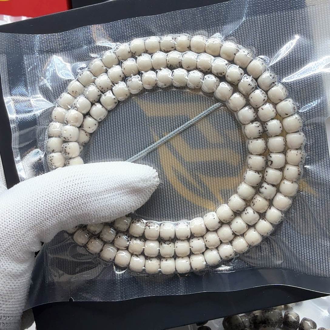 星月菩提吊坠8石玉河豚7左右 108