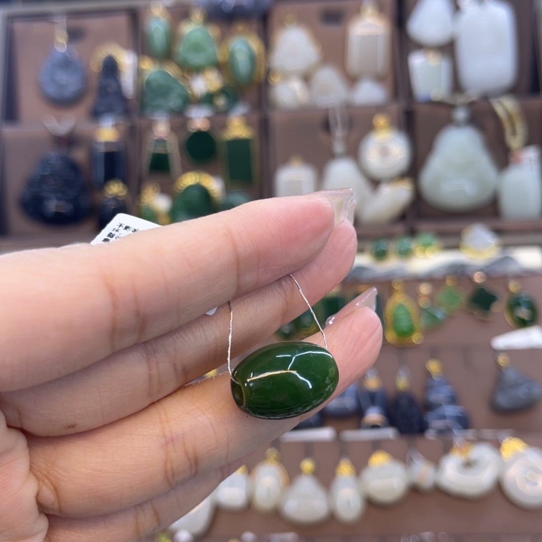 和田玉吊坠未镶嵌