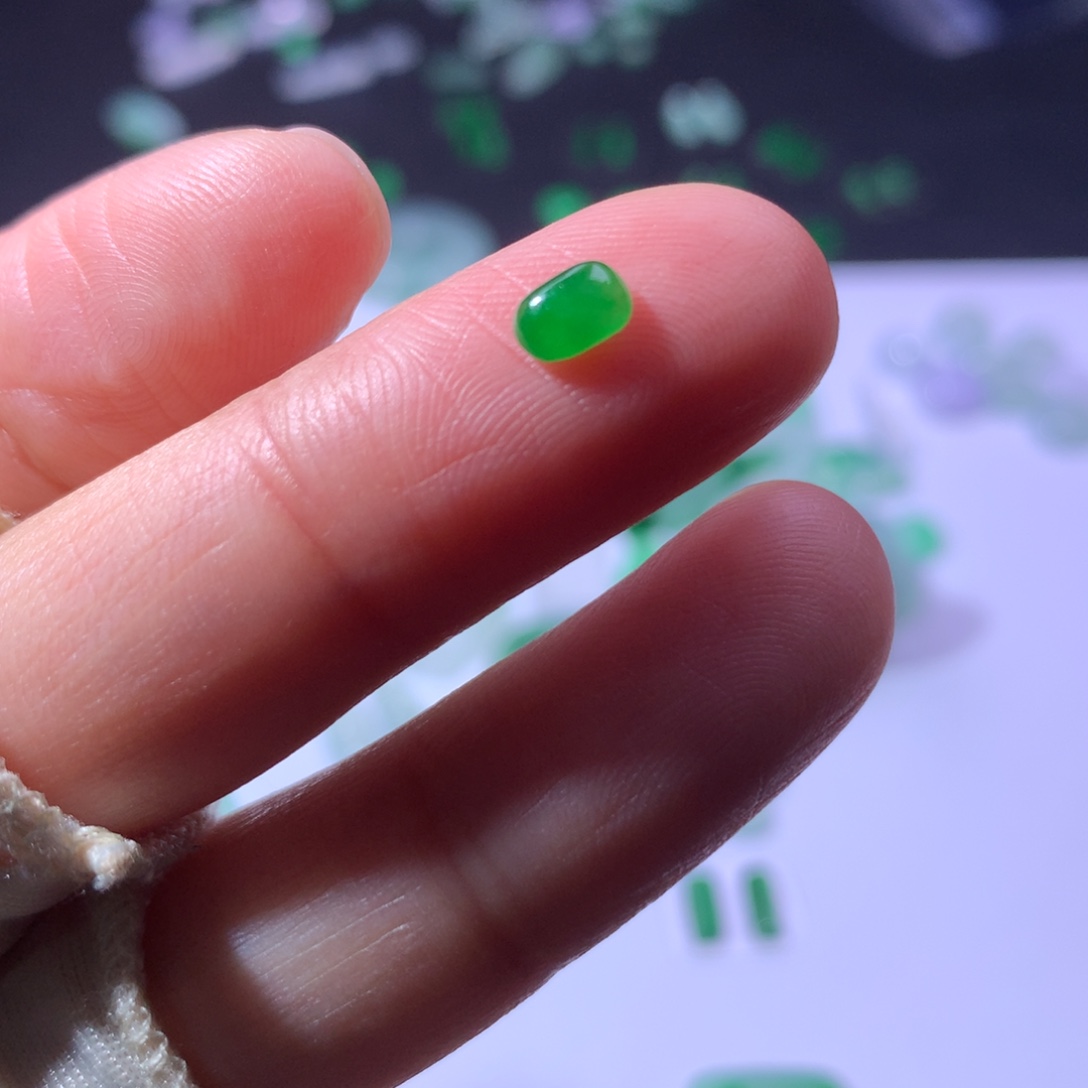 翡翠未镶嵌耳饰马鞍