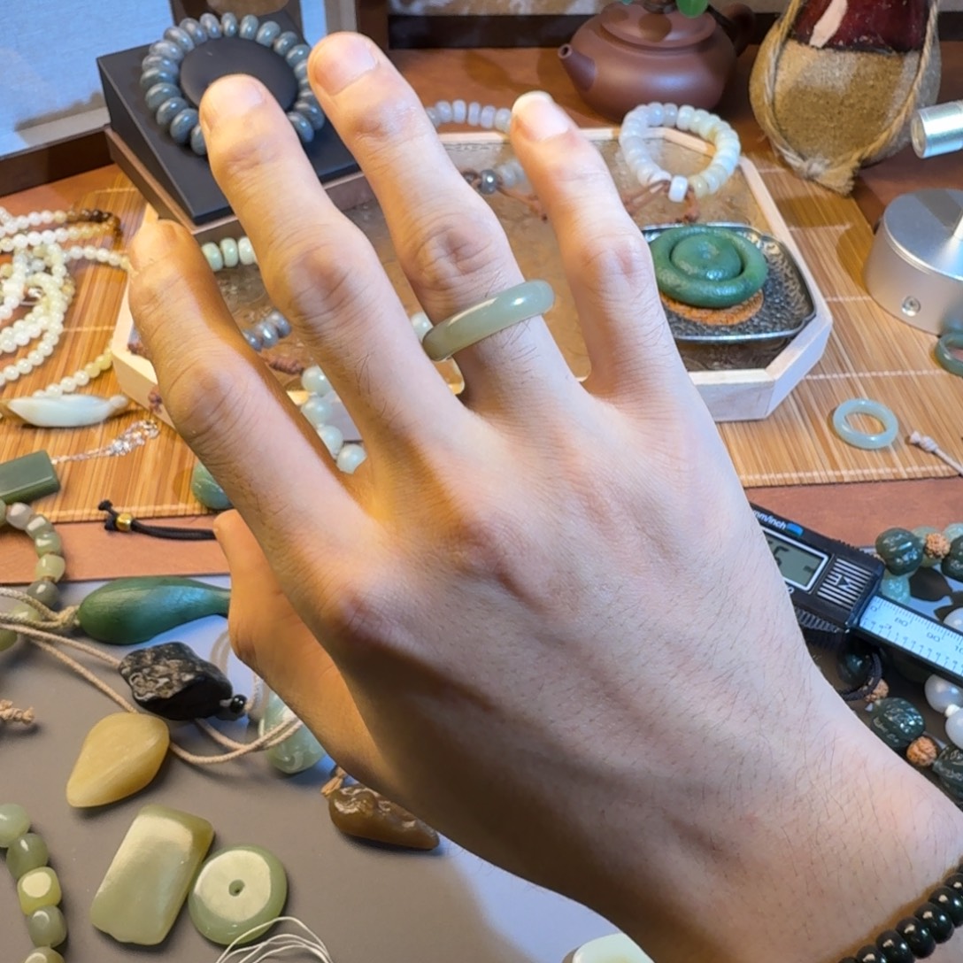 蔡***乖和田玉（糖玉）未镶嵌颈饰