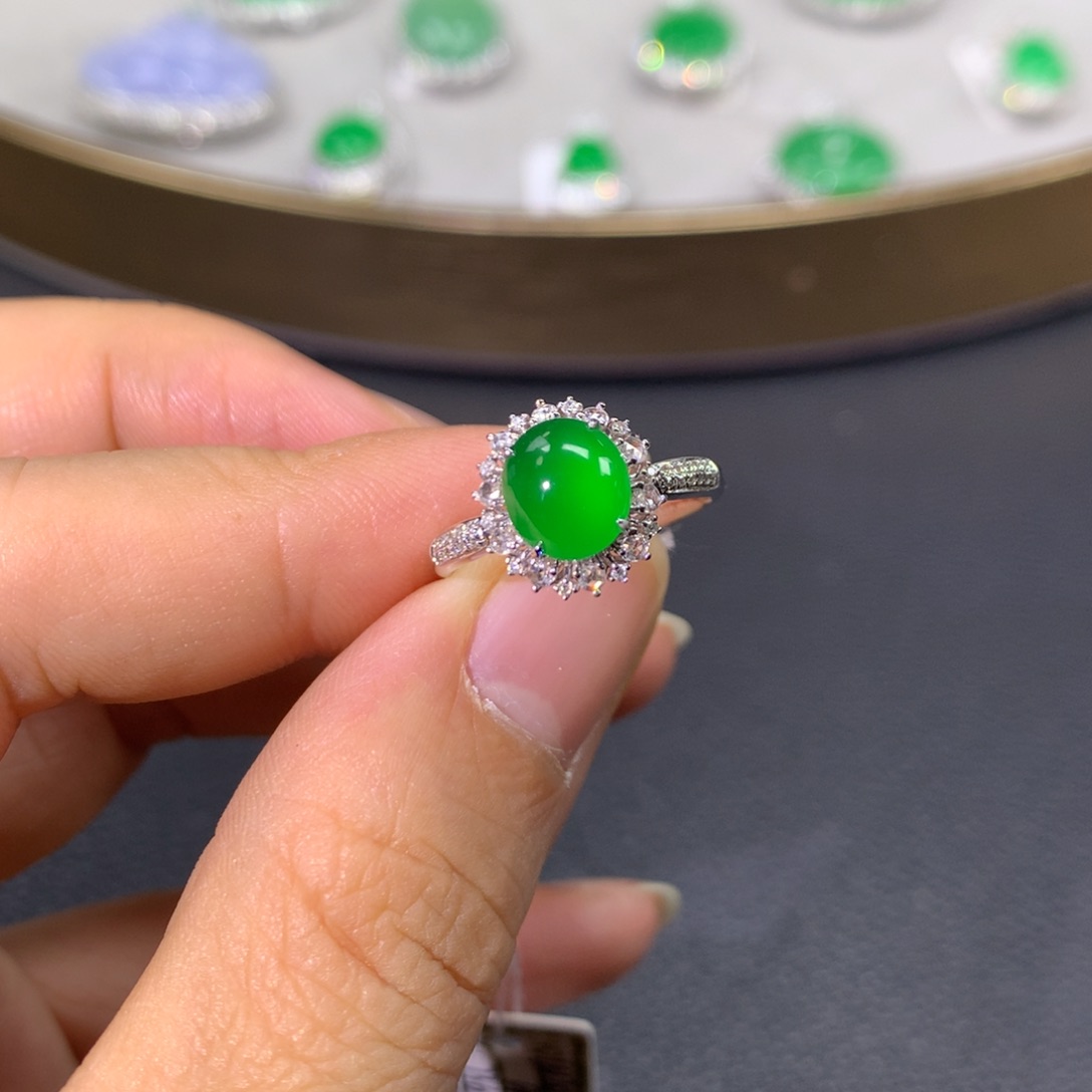 翡翠戒指18K金镶嵌翡翠