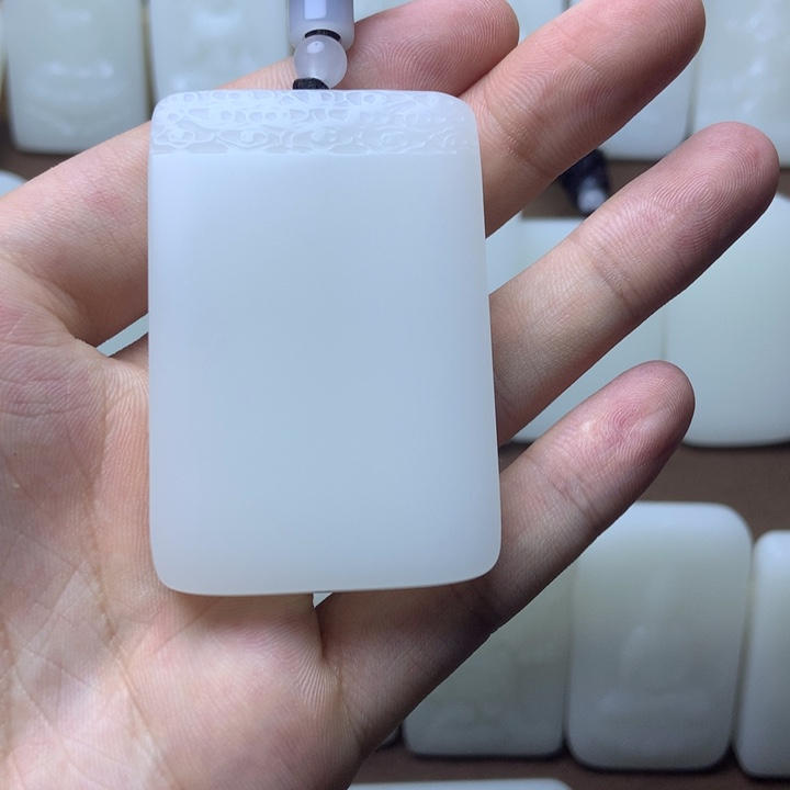 刘***云和田玉未镶嵌颈饰无事牌6666666666