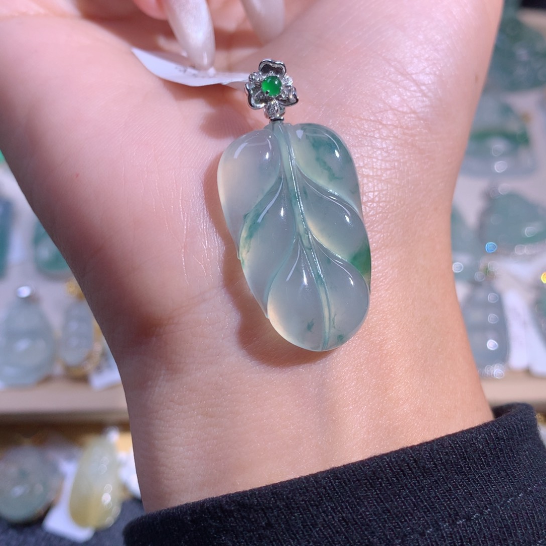 翡翠吊坠(不含链)18K金镶嵌