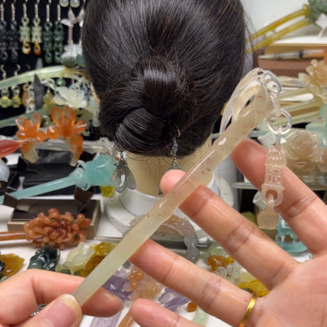 是***呀蛇纹石玉合金发簪