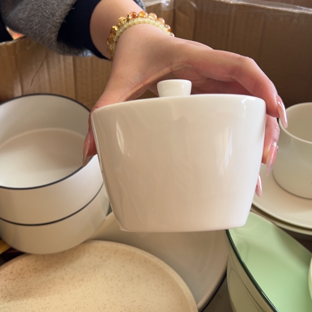 新骨瓷008瑕疵慎拍暖白 椭圆形带盖炖盅