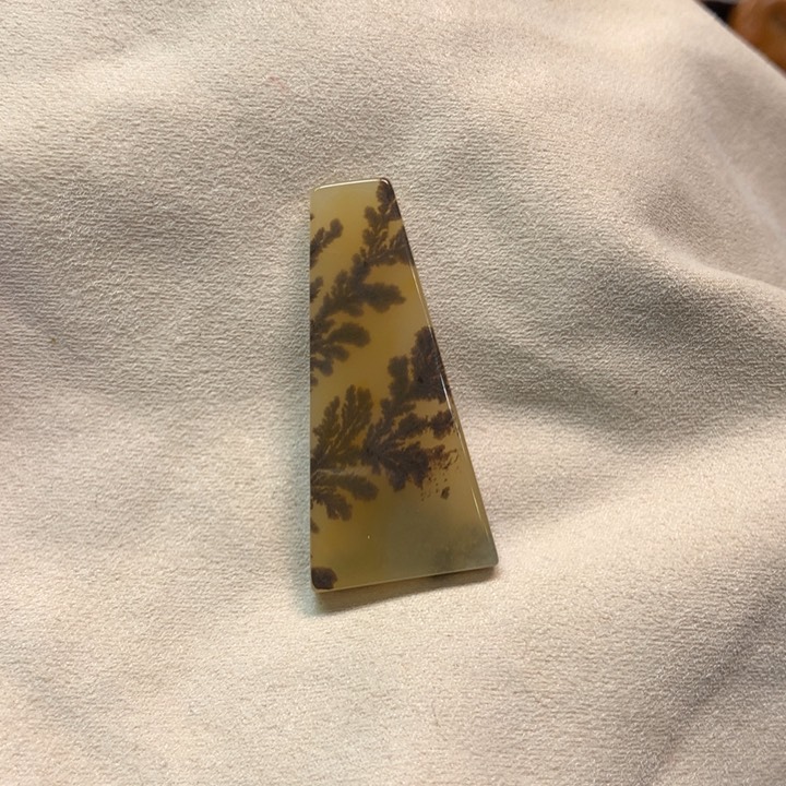 石英质玉（黄龙玉）吊坠未镶嵌